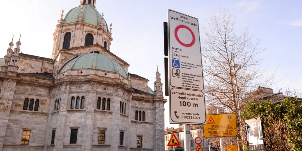 «Comune troppo lento nelle notifiche»: annullate 66 multe nella Ztl di Como