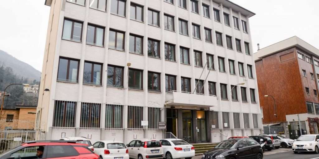 Dormitorio, la Provincia ci mette una pezza. Concessa per 6 mesi l’ex caserma di Borgovico