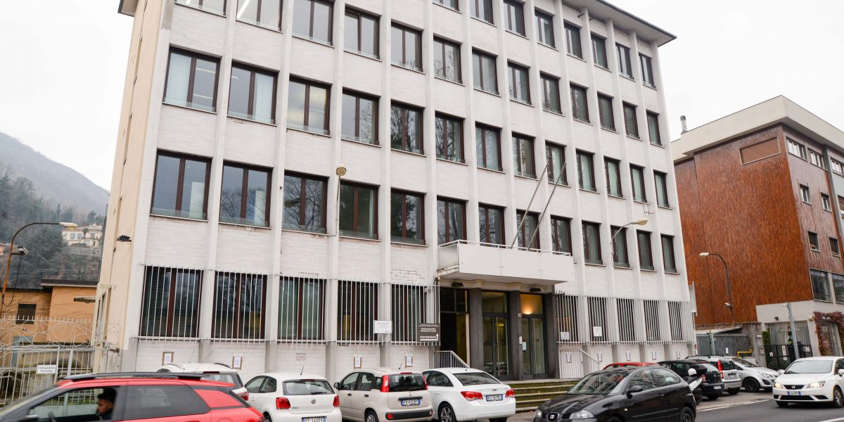 Dormitorio, la Provincia ci mette una pezza. Concessa per 6 mesi l’ex caserma di Borgovico