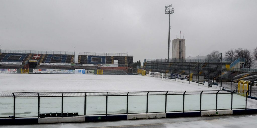 Neve allo stadio Sinigaglia. Ma Corda garantisce: «Como-Villa d’Almè non è in dubbio».