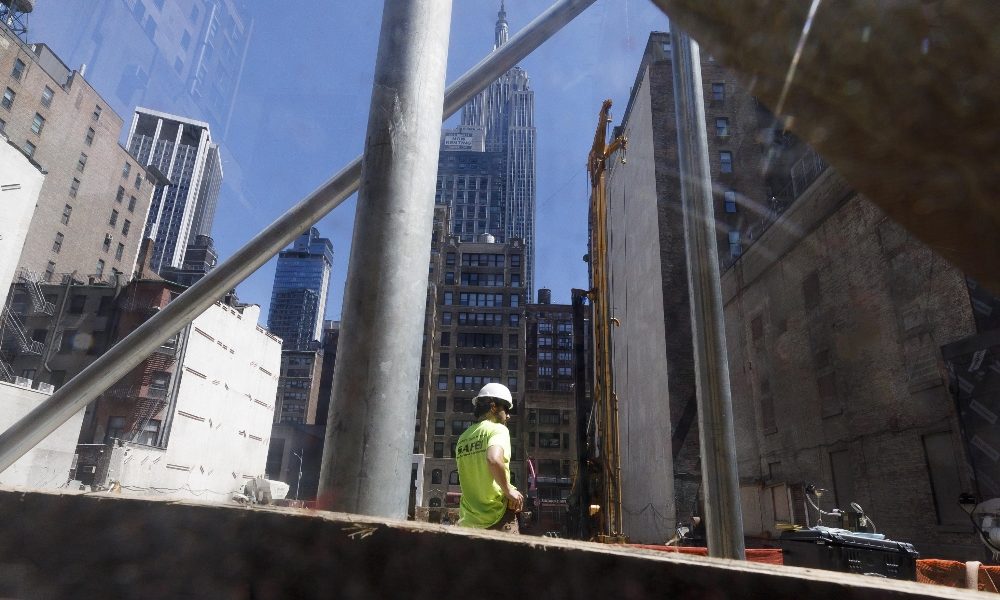 NY riapre, 400mila tornano al lavoro