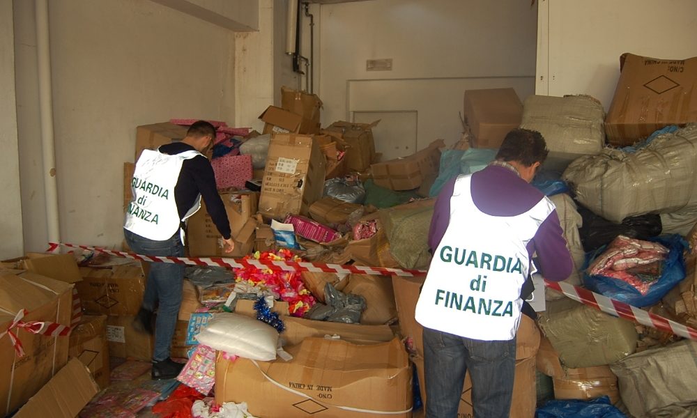 Natale: Gdf sequestra 3 Mln di oggetti