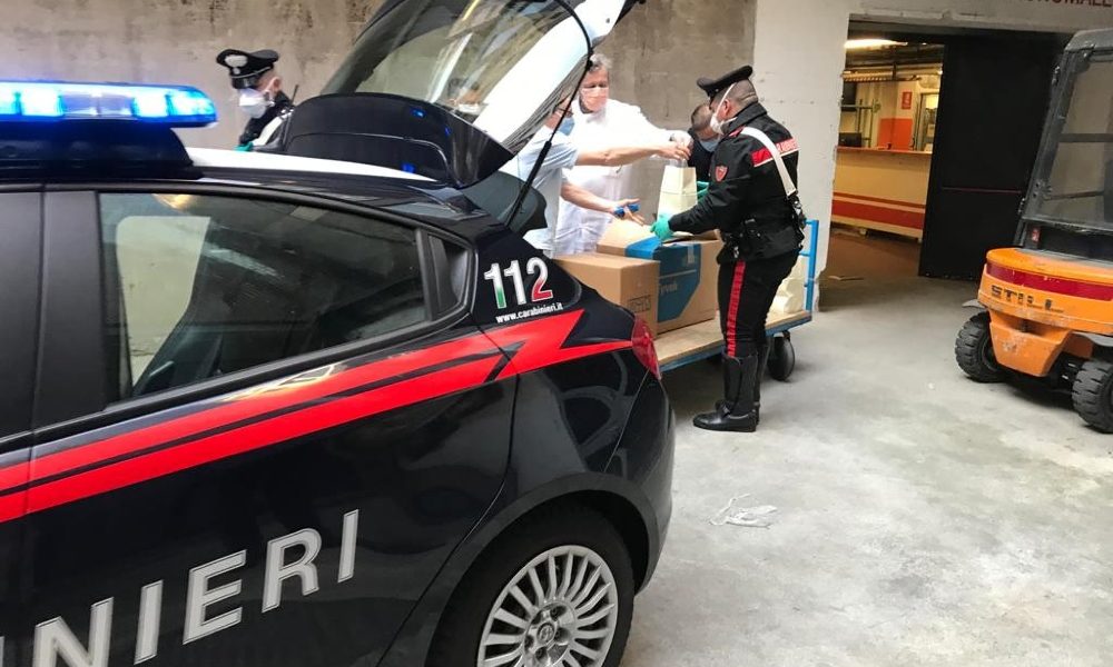 Natale: anziano solo chiama cc che arrivano con panettone