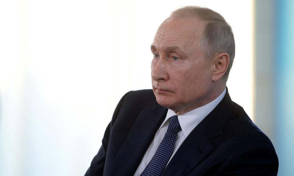 Navalny, Putin ha lasciato Mosca