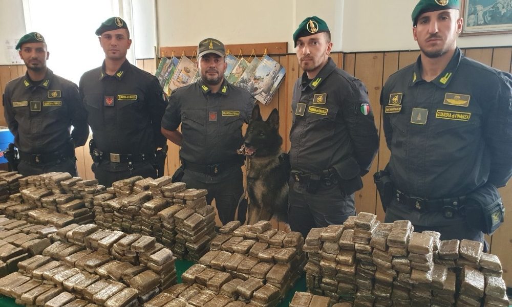 Nave con tonnellate hashish, 11 condanne