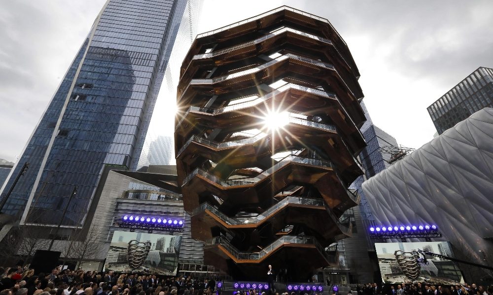 Neiman Marcus in bancarotta chiude magazzino lusso New York