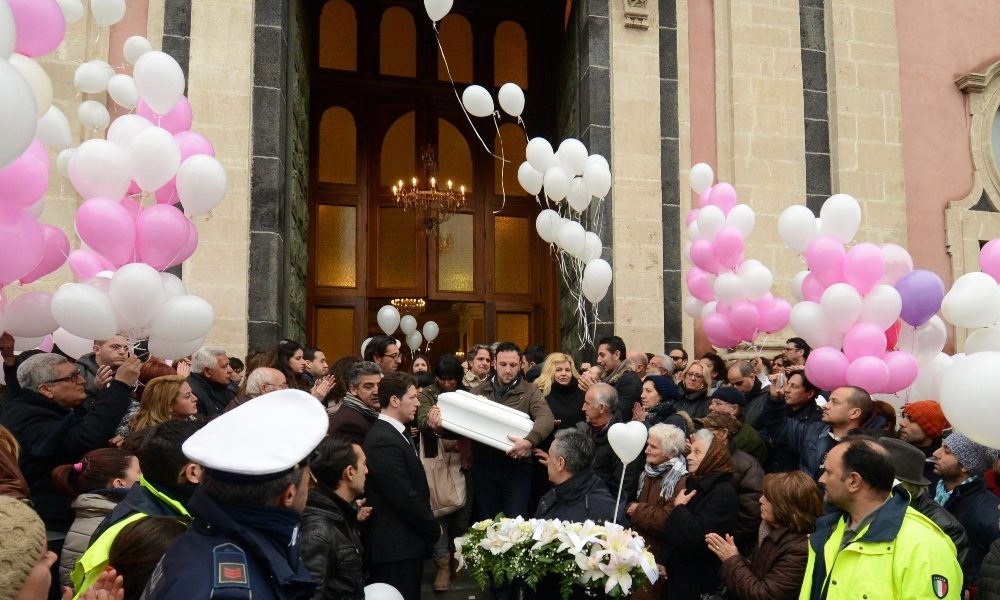 Neonata morta: chiesta condanna 3 medici