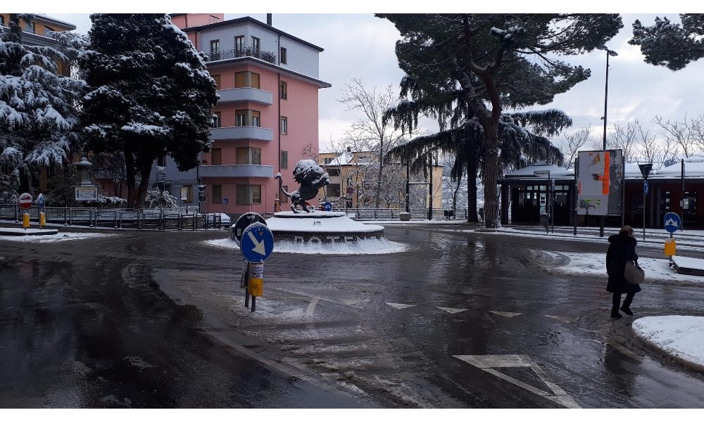 Neve a Potenza, disagi per mezzi pesanti