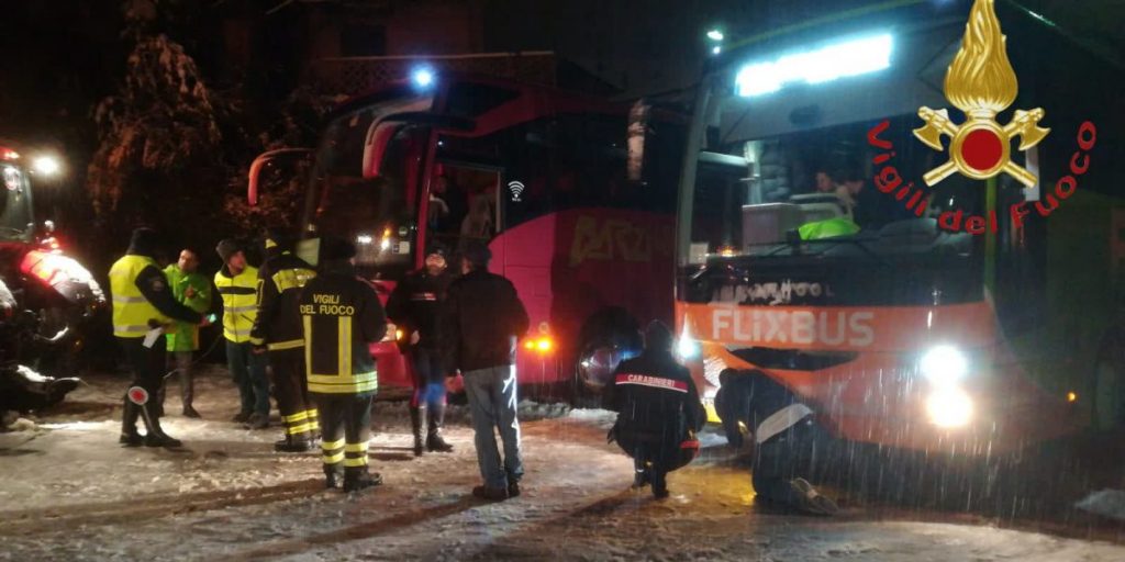Dopo la neve adesso fioccano le multe. Trenta bus e Tir sorpresi senza dotazioni
