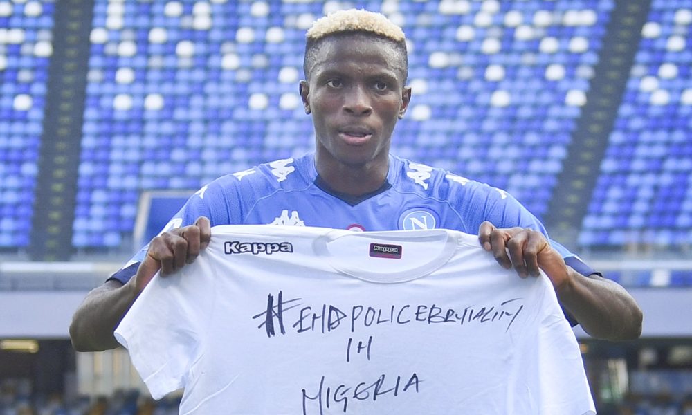 Nigeria: Osimhen twitta la bandiera insanguinata