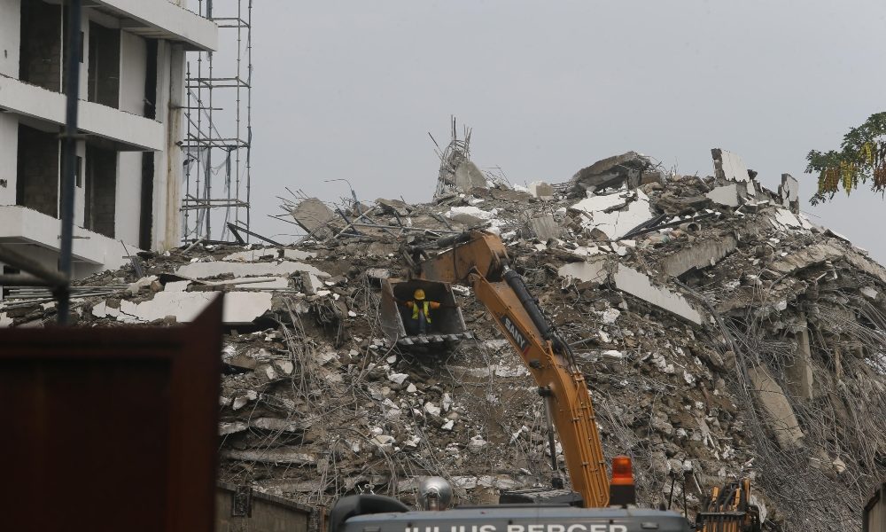 Nigeria: finora 15 morti e 9 sopravvissuti in crollo a Lagos