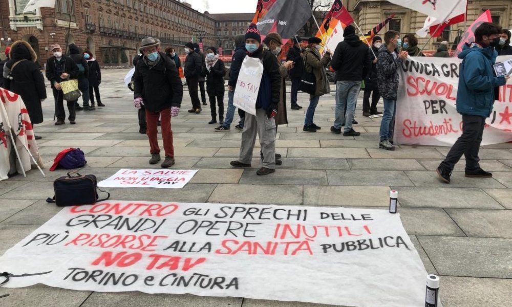No Tav in piazza a Torino, usare soldi dell’opera per sanità
