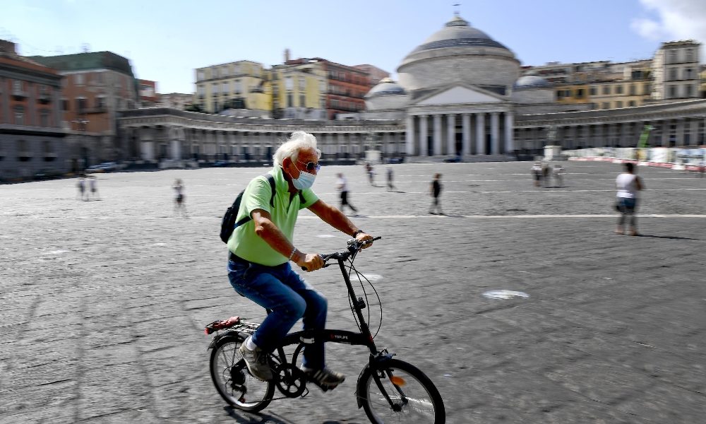 Non indossavano la mascherina, multe a Napoli