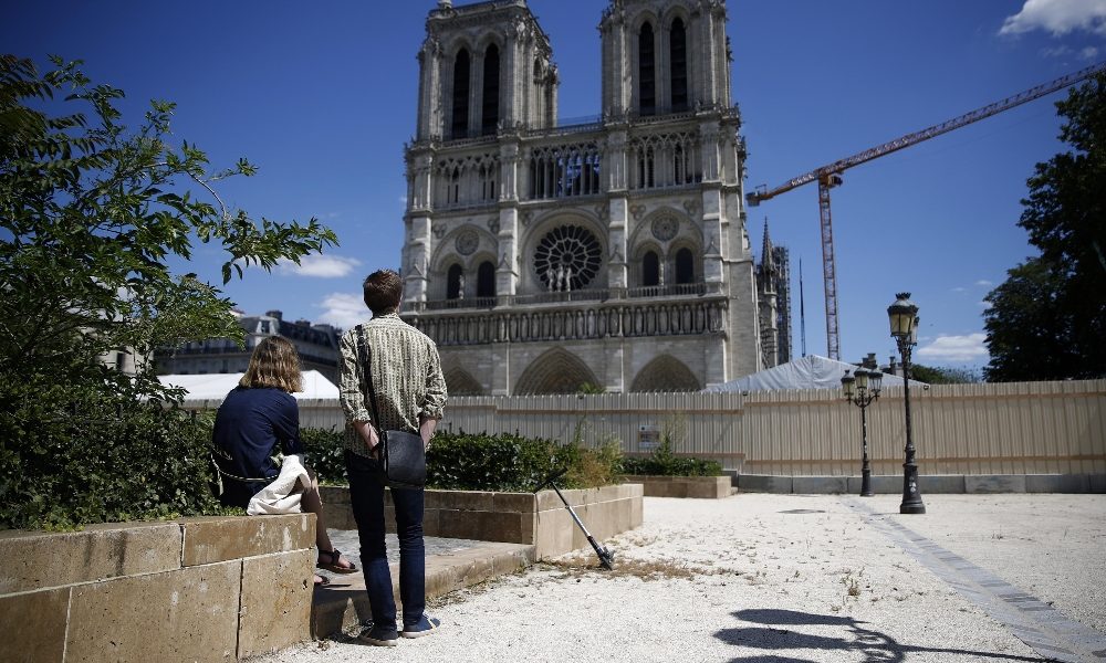Notre-Dame, da domani via impalcatura