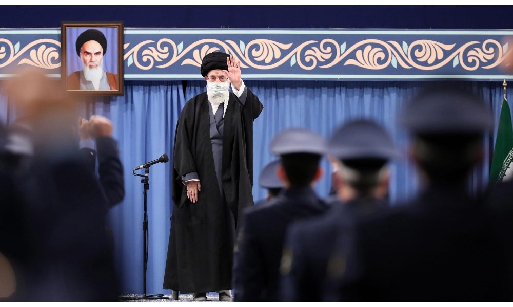 Nucleare: Khamenei, Iran non farà marcia indietro su accordo