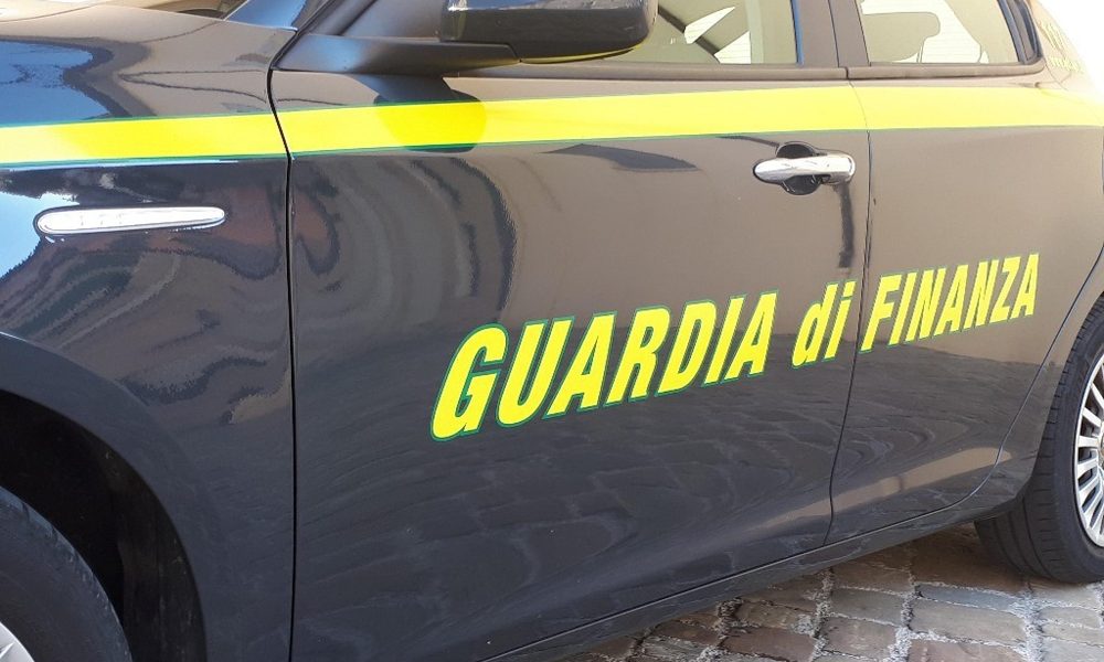 Nullatenente, ma ha yacht di 24 metri