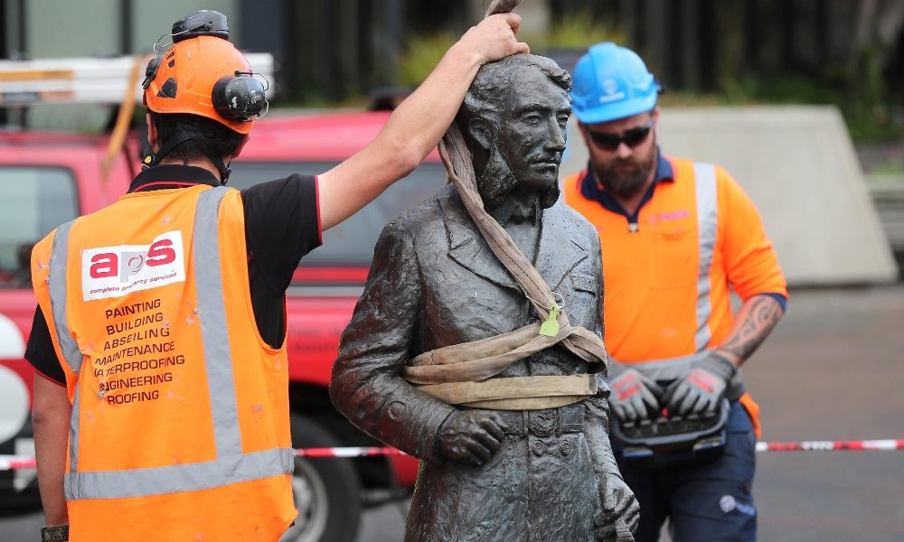 Nuova Zelanda, proteste al consolato Usa