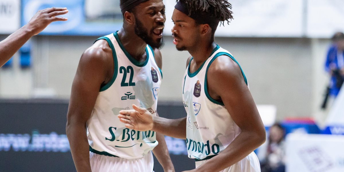 Campionato di basket  verso lo stop. Asta benefica di Cantù, ultime ore