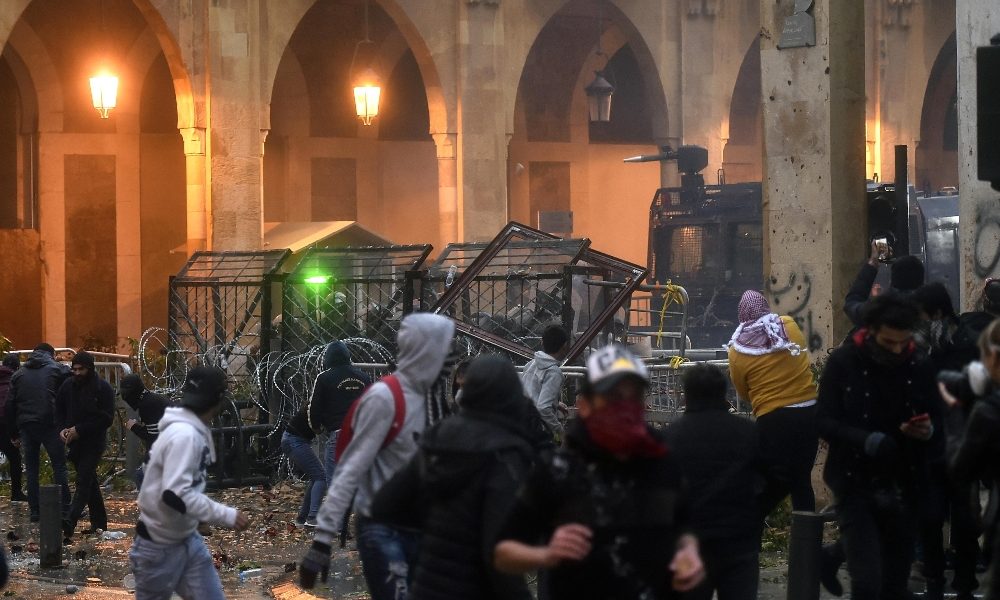 Oltre 220 feriti negli scontri a Beirut