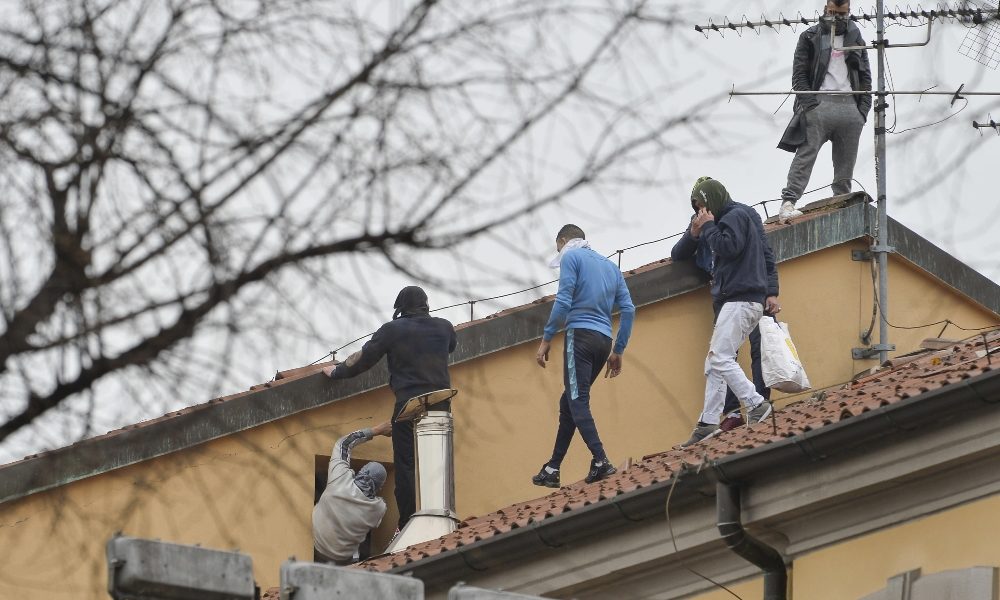 Omicida evaso,trasferiti parenti vittima