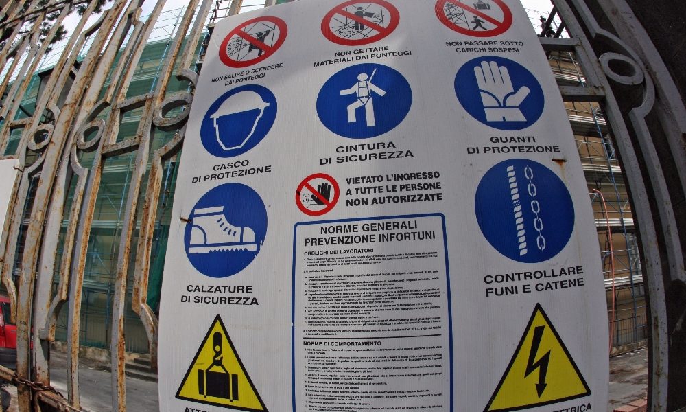 Operaio muore schiacciato in cisterna