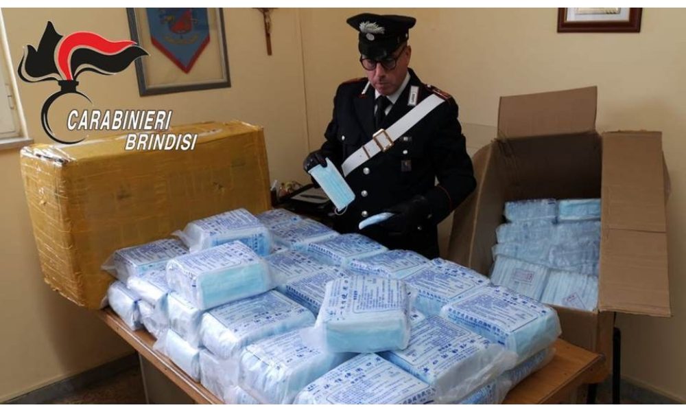 Ordinano mascherine e poi rapinano