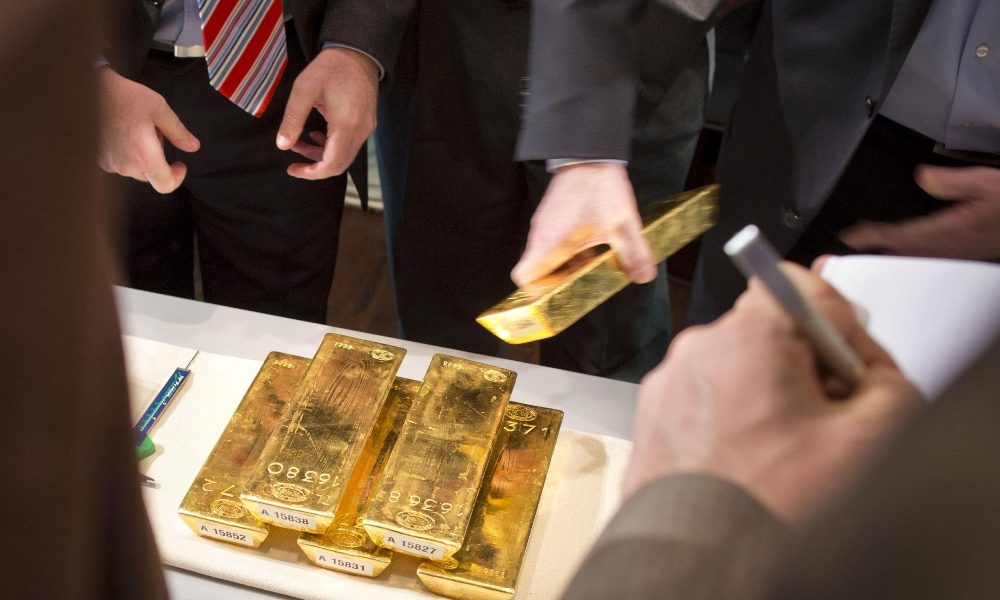 Oro: in calo a 1.568 dollari