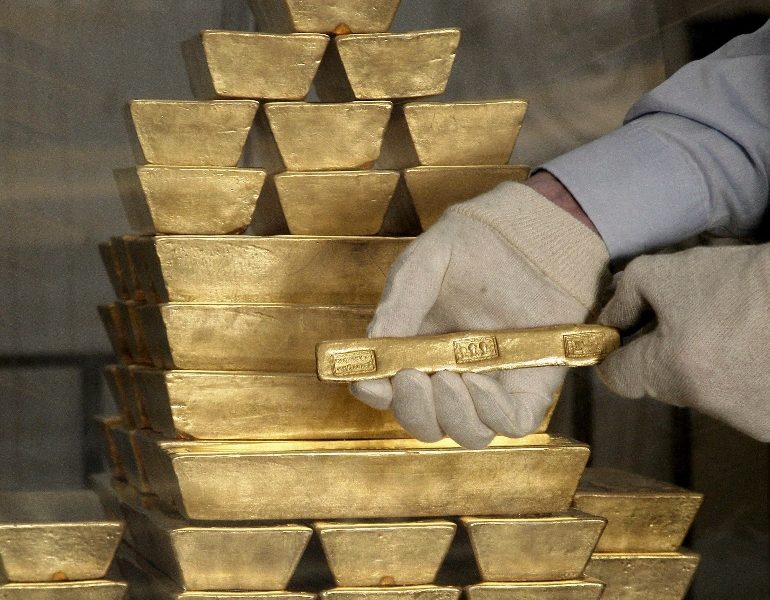 Oro: in calo, scende a 1.545,84 dollari