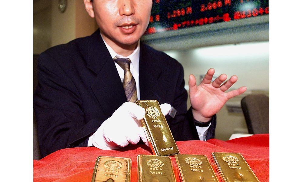 Oro: resta stabile sotto 1.600 dollari
