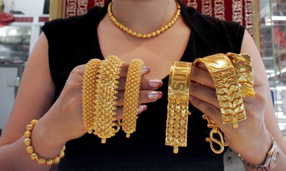Oro: sale a 1.479 dollari l’oncia