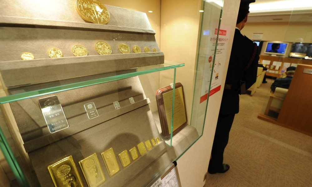Oro: sfiora i 1600 dollari
