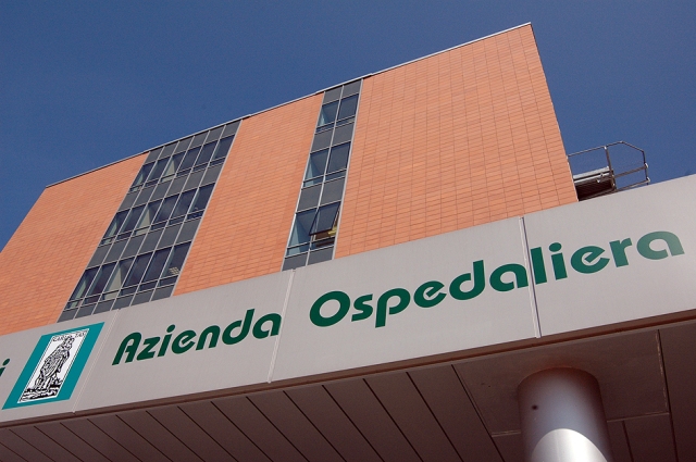Carimate, gravissimo 53enne investito da una moto: stava recuperando un maialino dalla strada