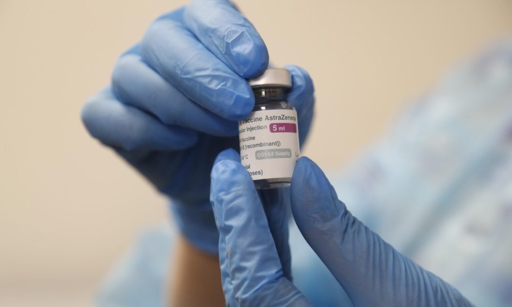 Oxford sospende sperimentazione di AstraZeneca sui bambini
