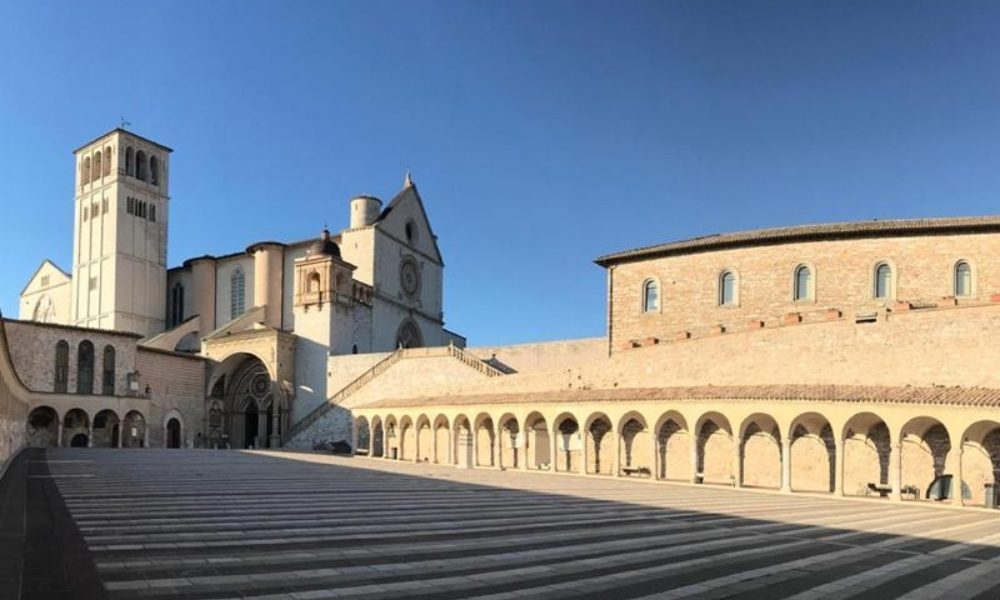 P.Fortunato, Assisi vuota vi abbraccia