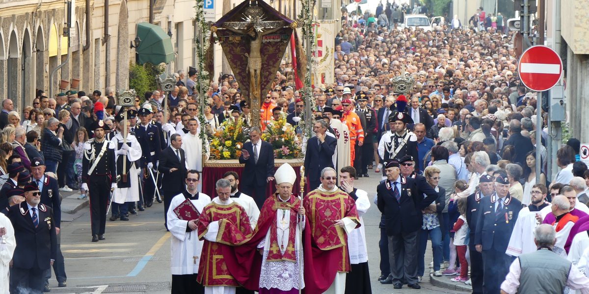 Da giovedì la Fiera di Pasqua, venerdì la processione. Le limitazioni per viabilità e parcheggi