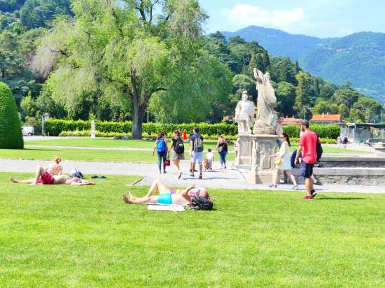 Arrivano le guardie contro i pic-nic a Villa Olmo