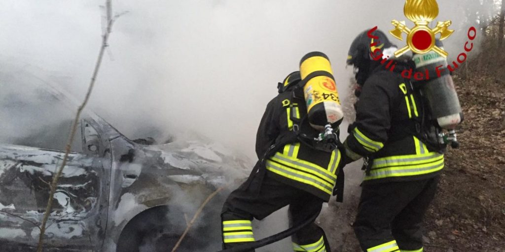 Auto in fiamme a Uggiate: all’interno un cadavere