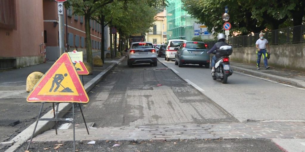 Cantiere e furbetti della sosta in via Gramsci, è caos