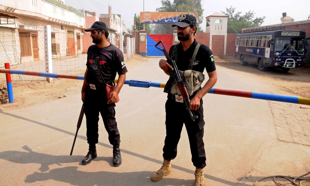 Pakistan: ex docente condannato a morte