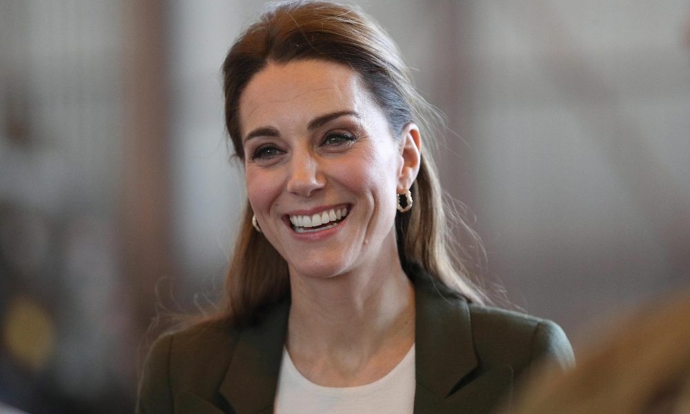 Palazzo snobba Meghan,foto regina-Kate