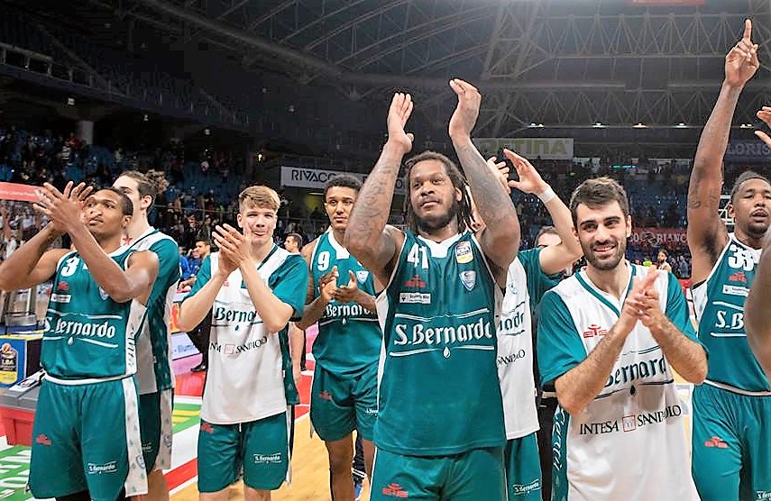 Nuova vittoria di Cantù: l’Acqua S.Bernardo espugna Pesaro. Le parole di coach Brienza