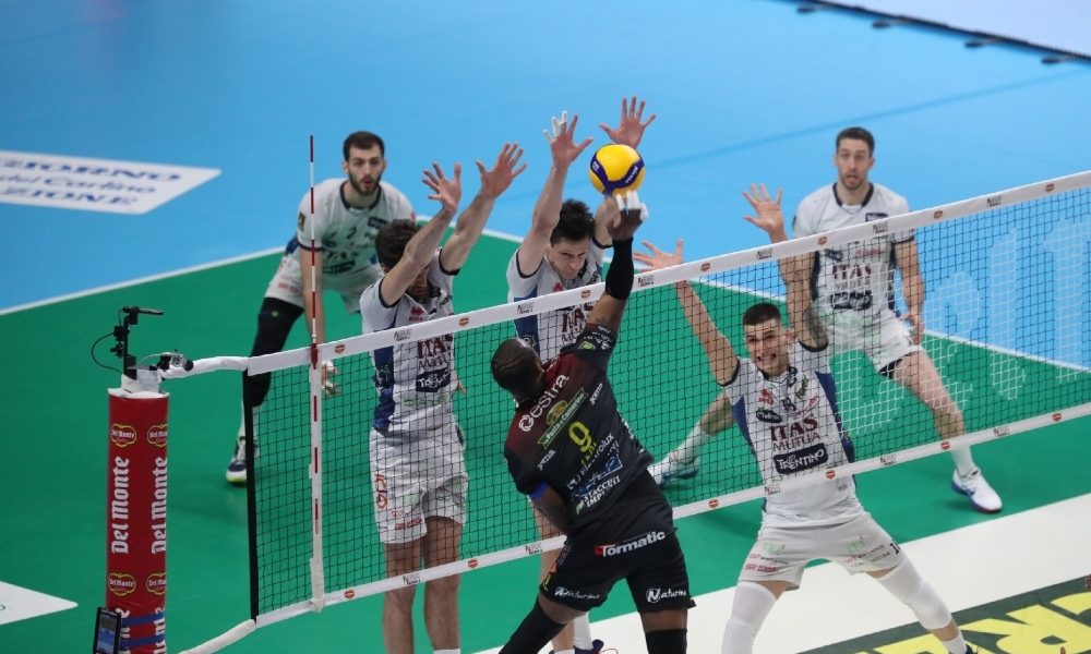 Pallavolo: Coppa Italia; 3-2 a Trentino,Civitanova in finale
