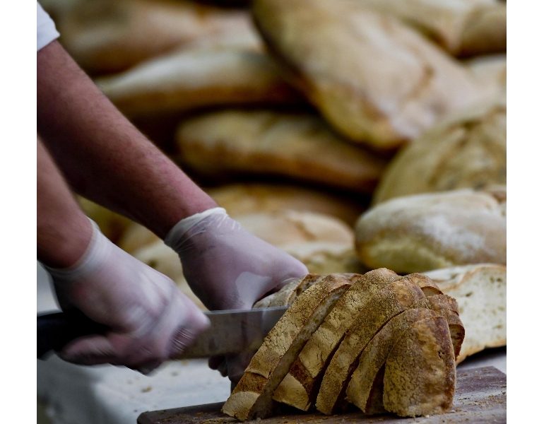 Pane cotto in forno con scarti tossici