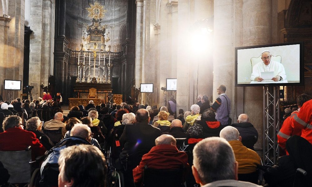 Papa: Angelus e udienza solo in video