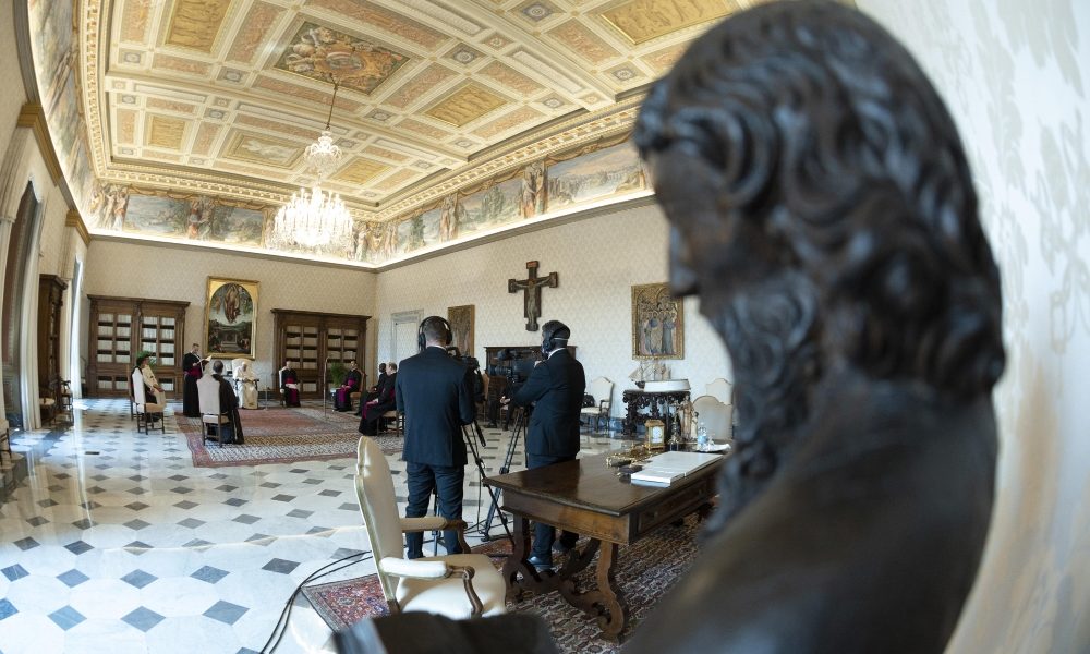 Papa, Chiesa sostenga grido dei poveri