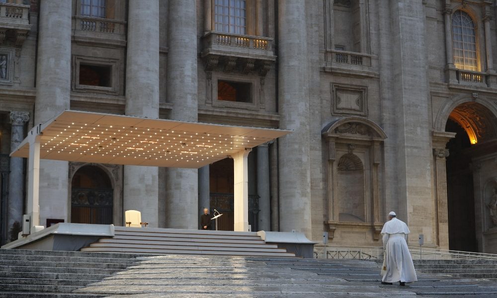 Papa: Dio, non lasciarci nella tempesta