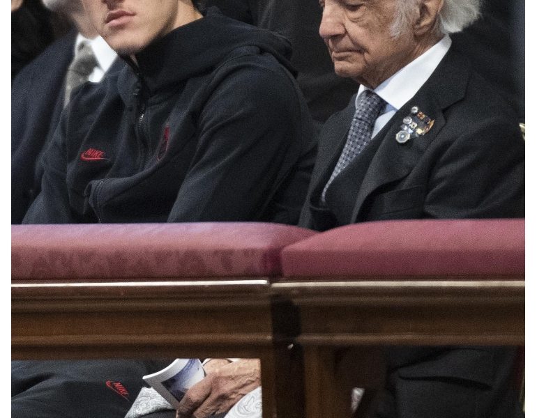 Papa: a messa anche Zichichi e Zaniolo