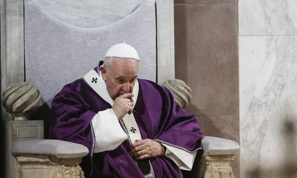 Papa ancora raffreddato, continua lavoro