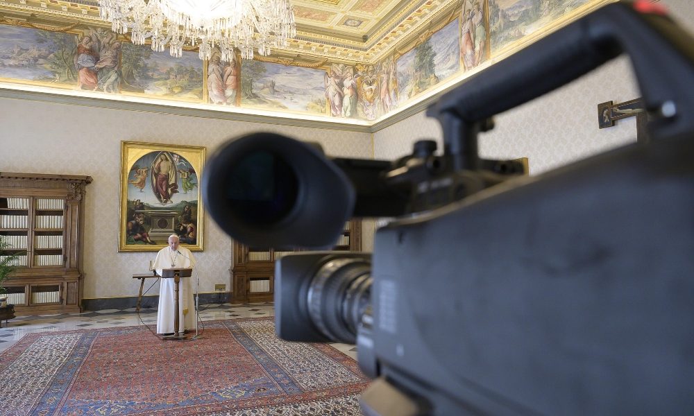 Papa: collaboriamo con autorità per fuggire da pandemia