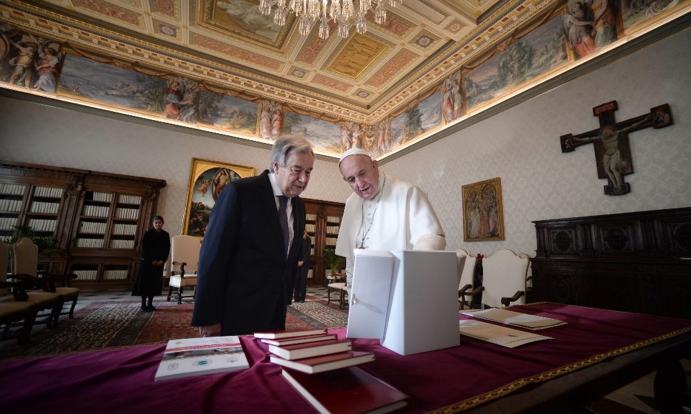 Papa: combattiamo la piaga degli abusi